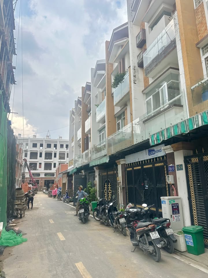 Nhà phố KDC 182 Đường Số 6, Bình Tân 56m² giá 5.8 tỷ - Vị trí đắc địa, đầy đủ tiện nghi!