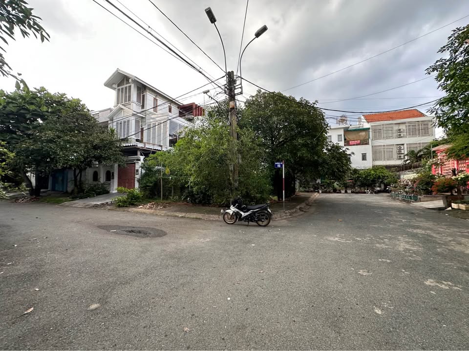 Nhà phố lô góc 185m² đường số 25 Thủ Đức chỉ 24 tỷ - View công viên tuyệt đẹp!