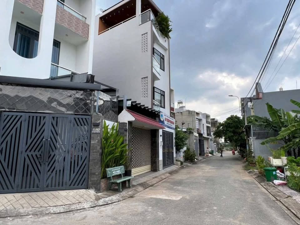 Đất nền góc 2 mặt tiền hẻm 99 Đường số 6 Nguyễn Xiển, Quận 9 - Giá chỉ 3.89 tỷ!