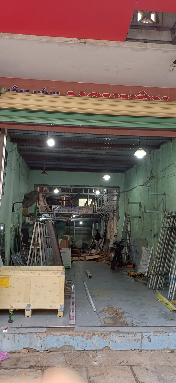 Cho thuê nhà mặt tiền Nguyễn Huệ, phường 7, Tuy Hòa 120m² - Kinh doanh sầm uất, gần biển!