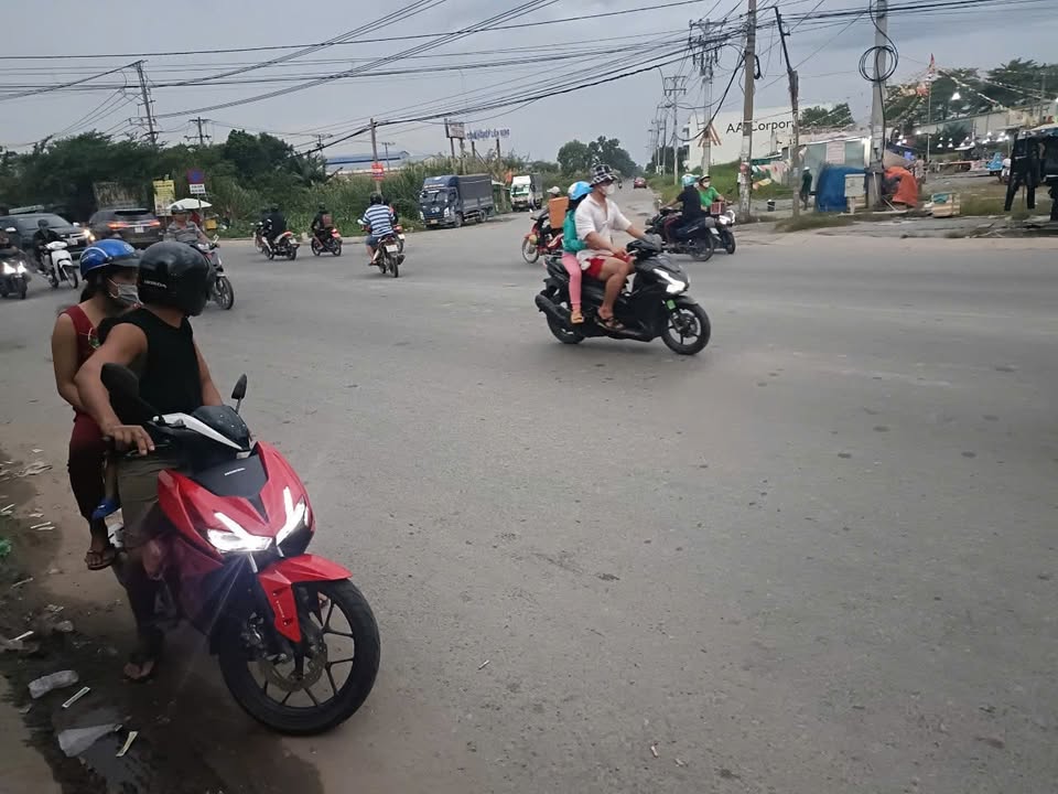 Lô đất mặt tiền Tỉnh Lộ 10, Đức Hòa 240m² giá 10 tỷ - Đầu tư sinh lời tuyệt vời!