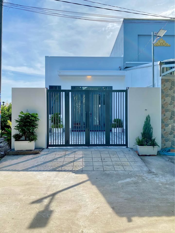 Nhà phố hẻm ô tô 889 Nguyễn Trung Trực 110m² giá 1 tỷ - Vị trí trung tâm, giá cực tốt!