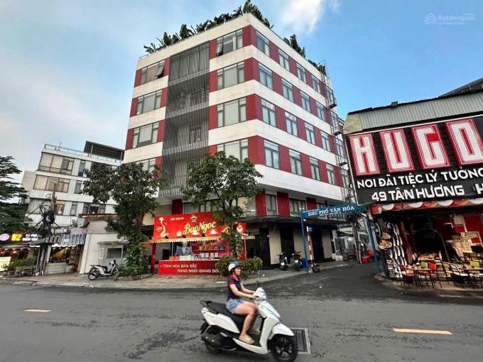 Tòa nhà Văn phòng 8 tầng mặt tiền Tân Hương 240m² giá 69 tỷ - Vị trí đắc địa không thể bỏ qua!