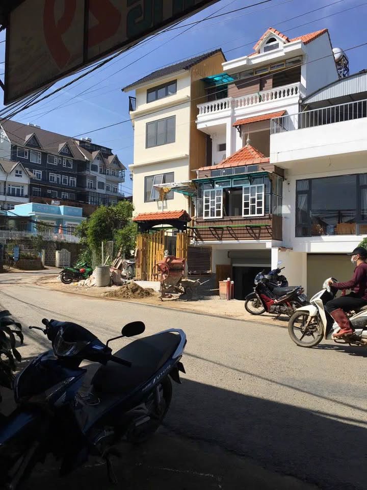 Villa cho thuê mặt tiền phố 7 Đà Lạt 4PN giá chỉ 15 triệu/tháng - Không thể bỏ lỡ!