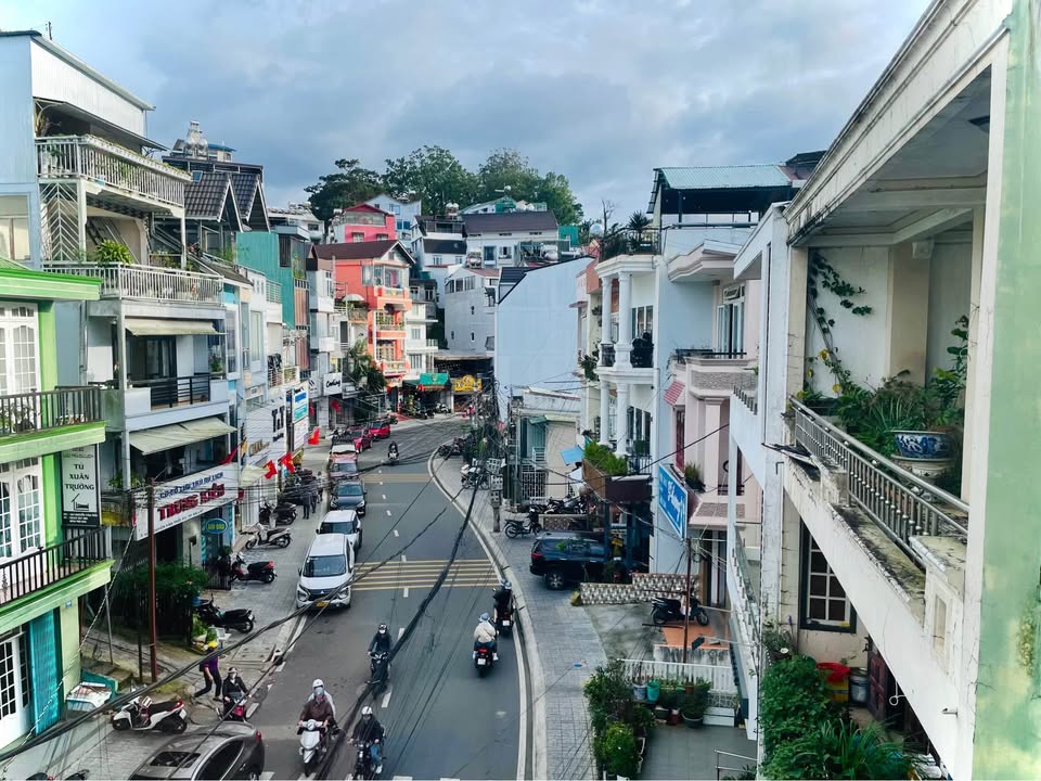 Nhà phố đường Nguyễn Văn Trỗi, Đà Lạt 81m² giá 5,2 tỷ - Khu dân cư an ninh thuận lợi!