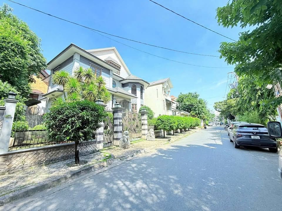 Nhà phố khu Biệt Thự ADC, Lũy Bán Bích 150m² giá 16.8 tỷ - Tiện xây dựng mới!