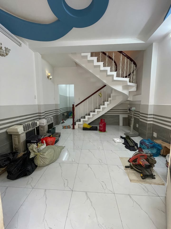 Nhà riêng 4 tầng Quận 10, 34.5m² giá 8 tỷ - Vị trí đắc địa gần chợ!