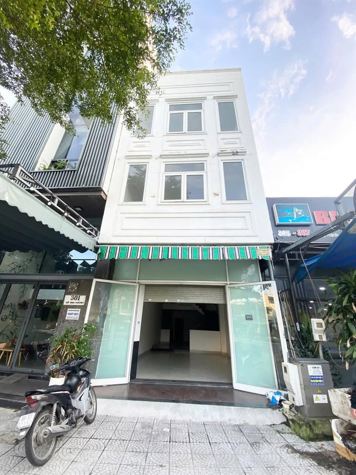 Nhà 3 tầng mặt tiền Lê Đại Hành, Cẩm Lệ, Đà Nẵng 135m² giá 13 tỷ - Thích hợp làm văn phòng hoặc phòng khám!