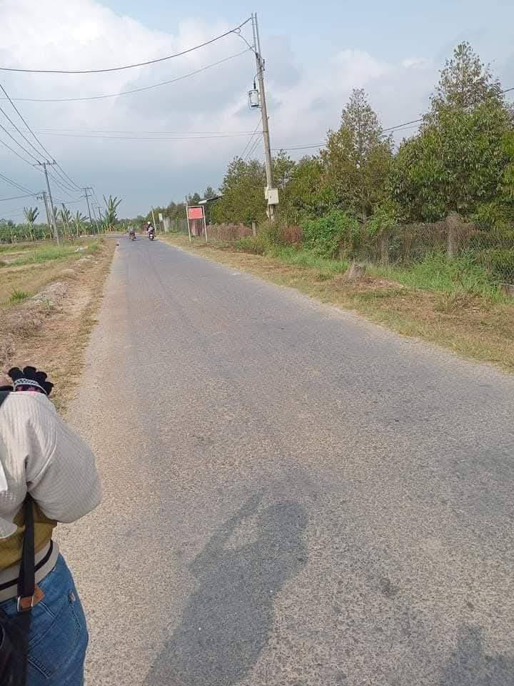 Đất nền Nhơn Phú, Mang Thít, Vĩnh Long 861m² giá 1.4 tỷ - Sổ đỏ chính chủ sẵn sàng giao dịch!