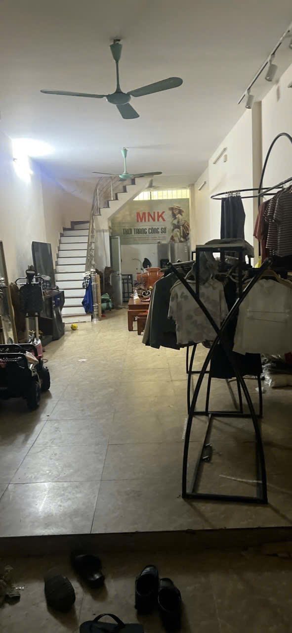 Cho thuê mặt phố Bùi Xương Trạch, Thanh Xuân 70m² giá 23 triệu - Kinh doanh thuận lợi!