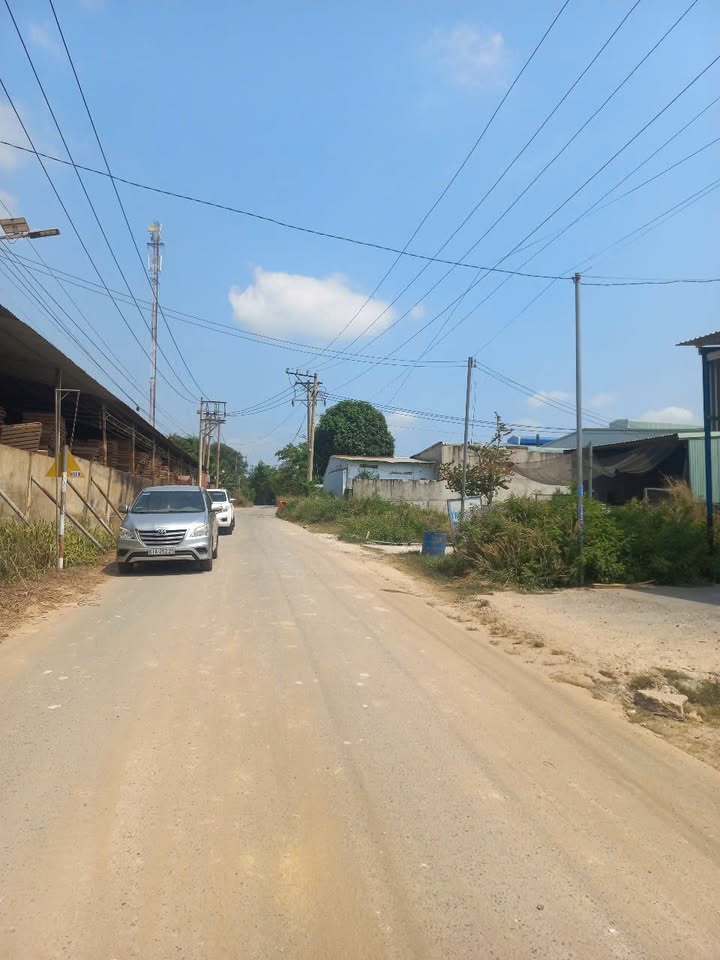 Bán đất xây dựng nhà xưởng 2000m² - Mặt tiền đường nhựa, giá cực rẻ!