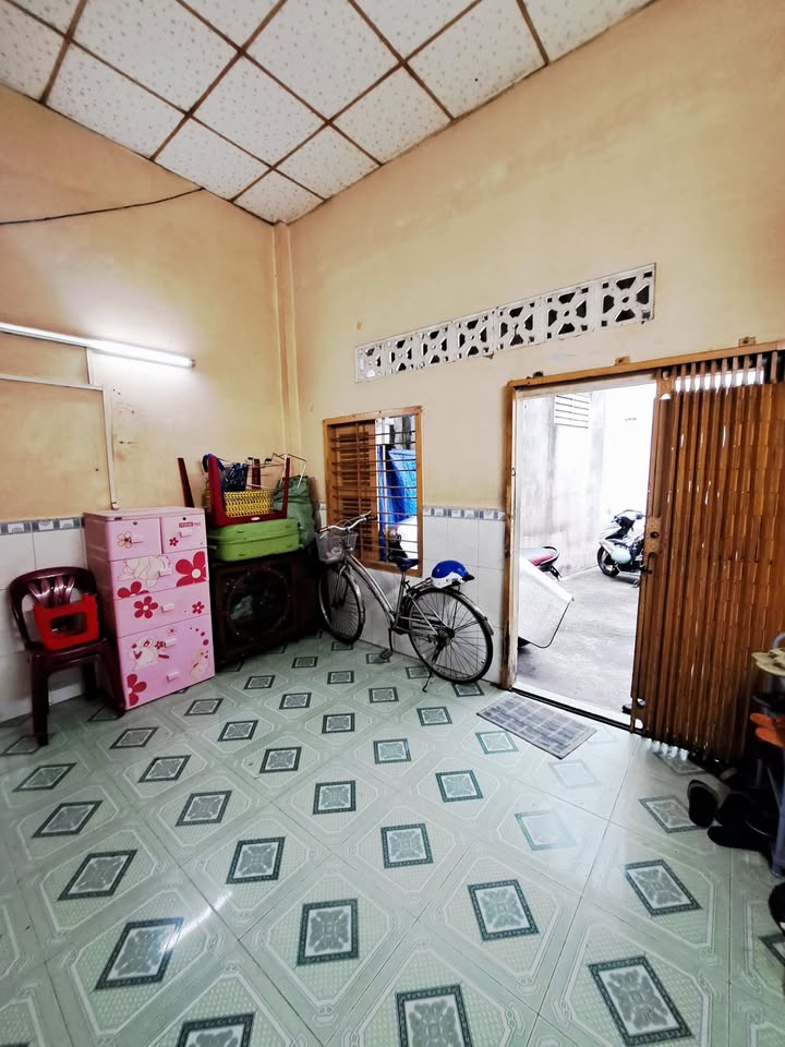 Nhà phố Phạm Văn Chí, Quận 6 - 63m² giá chỉ 4.1 tỷ - Tiện sửa hoặc xây mới!