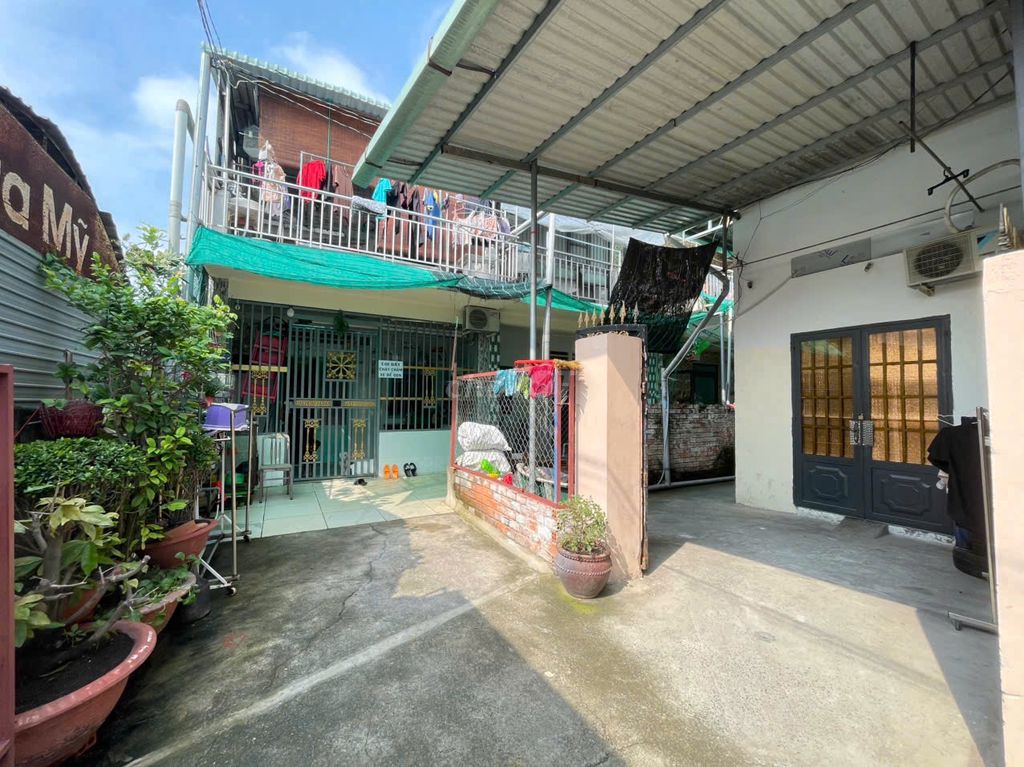 Nhà cấp 4 gác lửng gần BigC GO Dĩ An 50.3m² giá 2.4 tỷ - Sổ hồng riêng, thương lượng