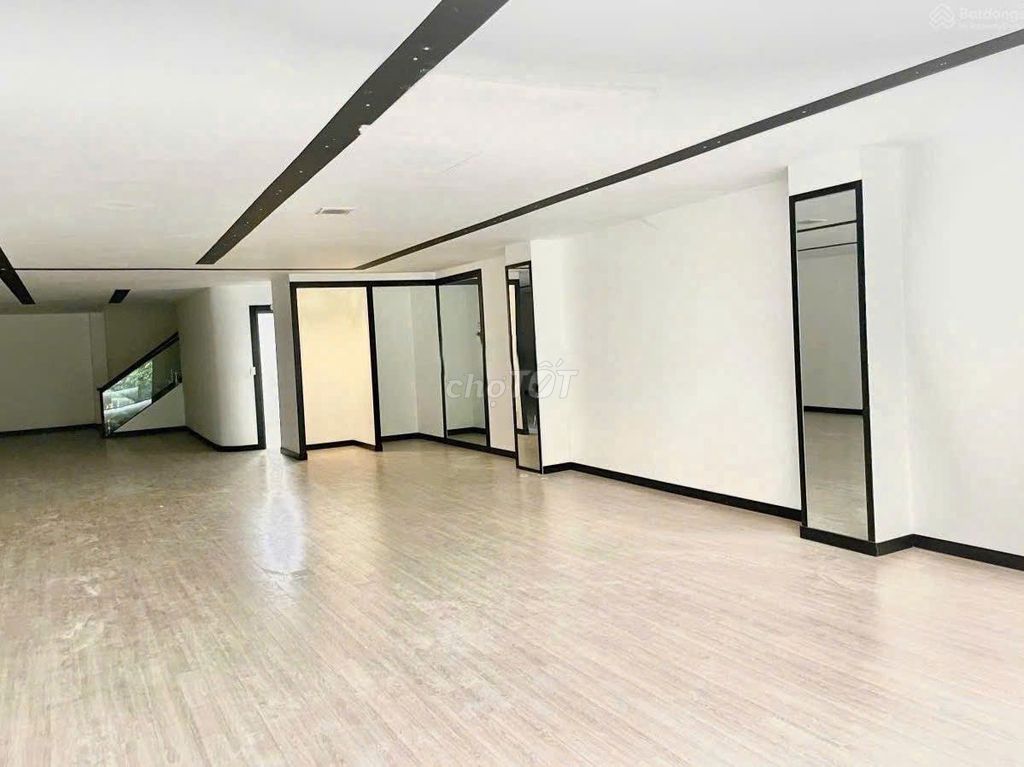 Mặt bằng cho thuê mặt tiền đường Huỳnh Văn Bánh, quận Phú Nhuận, 120m² - Khu kinh doanh sầm uất!