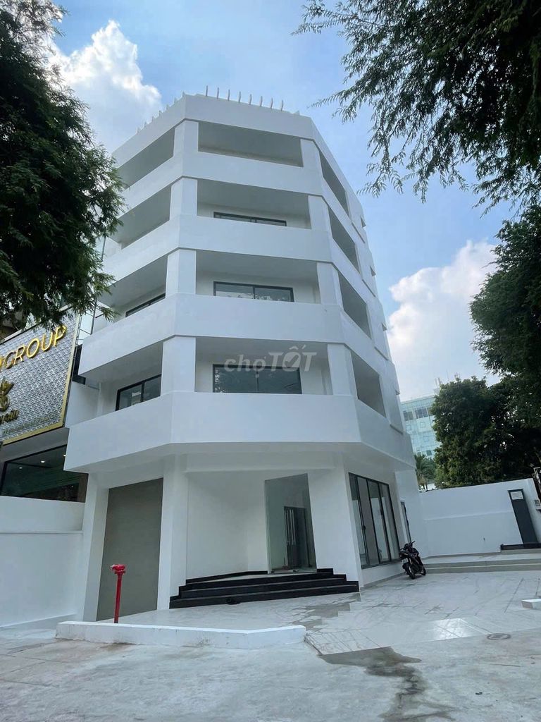 Nhà cho thuê mặt tiền đường Lê Ngô Cát, quận 3, 1500m² - Vị trí đắc địa, giá thuê tốt!