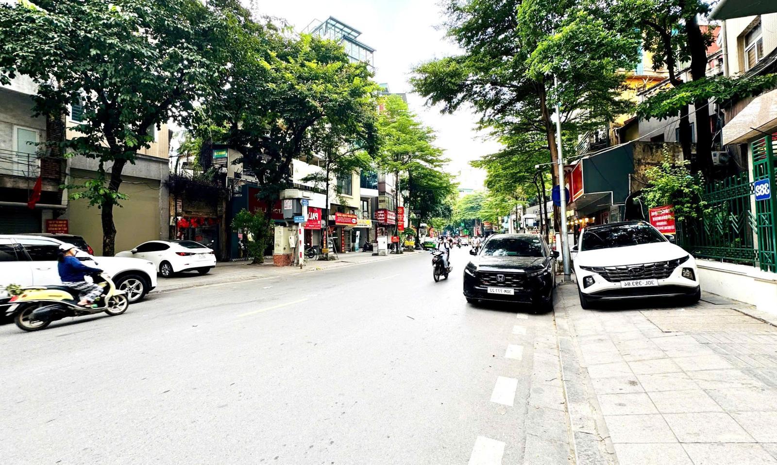 Bán gấp nhà mặt phố Khâm Thiên, Đống Đa, 90m², 46 tỷ - Kinh doanh sầm uất, vị trí đắc địa!