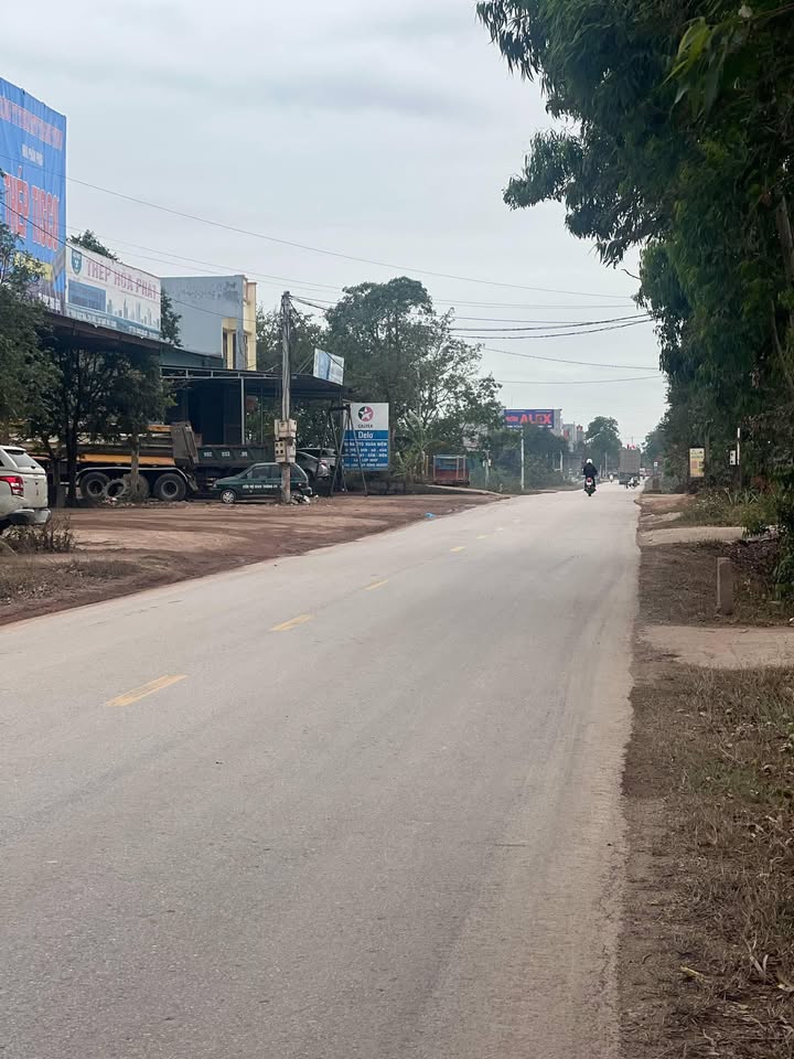 FrontHouse mặt Quốc lộ 37 Lục Nam 90m² giá chỉ 2 tỷ - Kinh doanh thuận lợi!