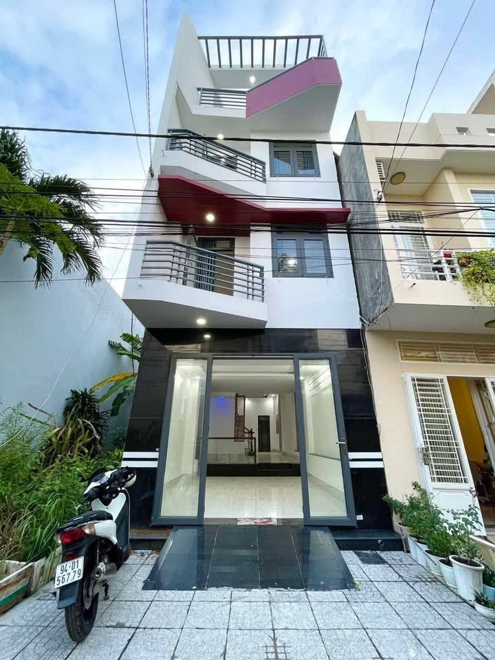 Nhà 1 Trệt 3 Lầu Đường B11, Tân An, Cần Thơ - Sổ Hồng Hoàn Công, Giá Thỏa Thuận!