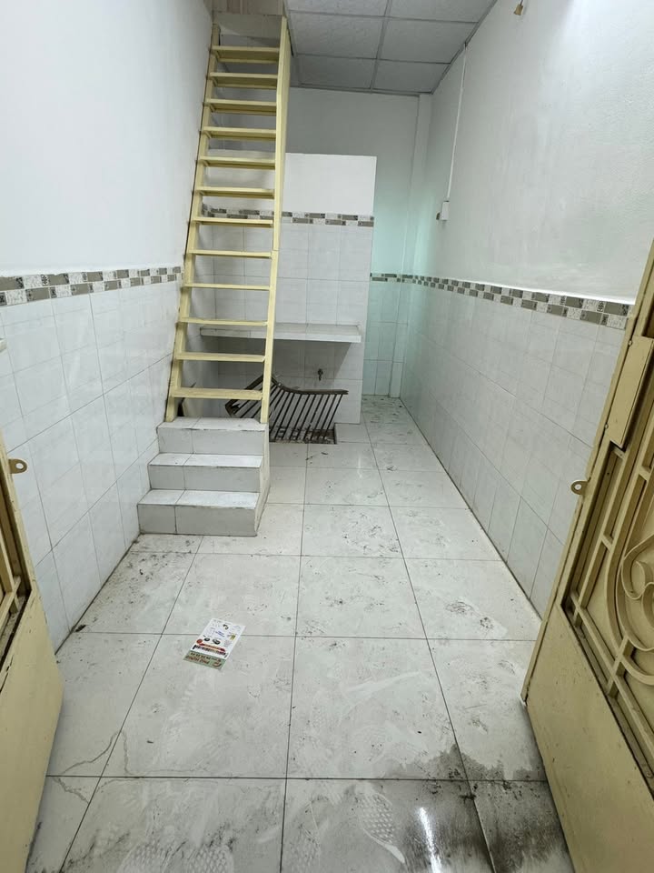 Nhà nhỏ 1 lầu 1 lửng tại đường Mễ Cốc, quận 8 chỉ 700 triệu - Cơ hội vàng cho bạn!