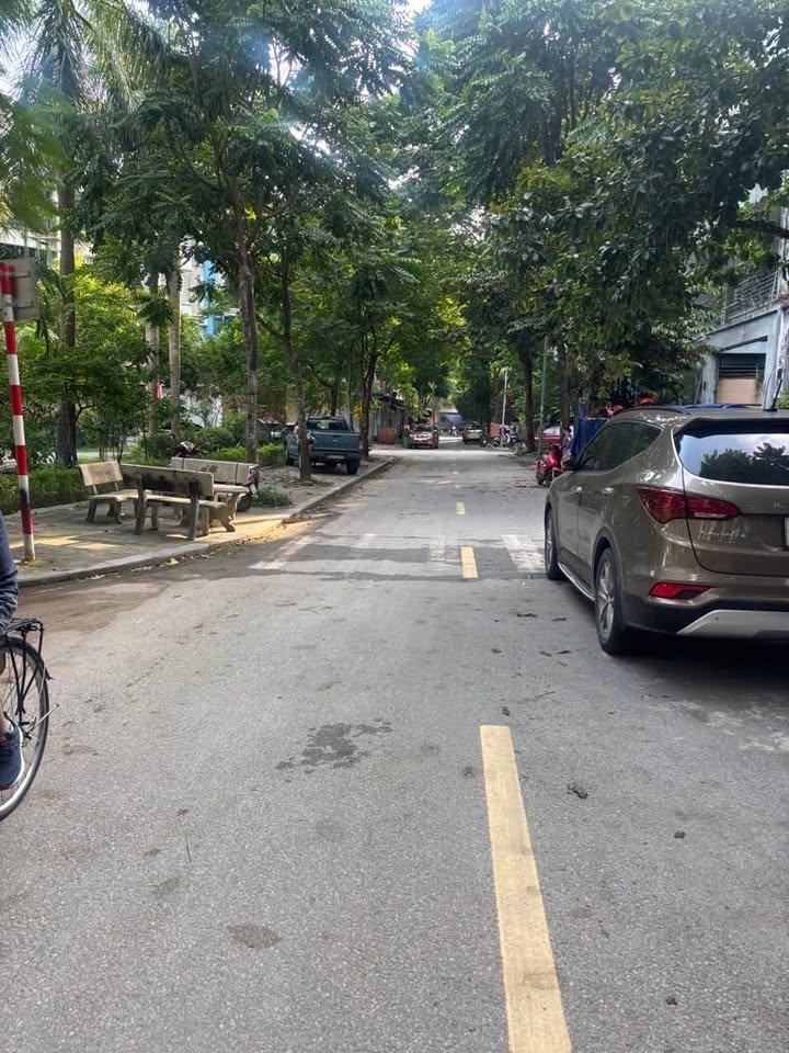 Nhà phố KĐT Văn Phú Hà Đông 90m² giá thỏa thuận - Thiết kế tự do, view vườn hoa