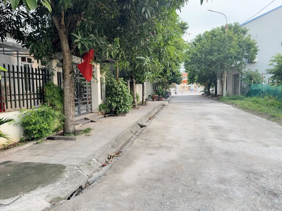 Đất nền Phú Thọ 100m² giá 2 tỷ - Vị trí đắc địa gần hồ điều hòa!