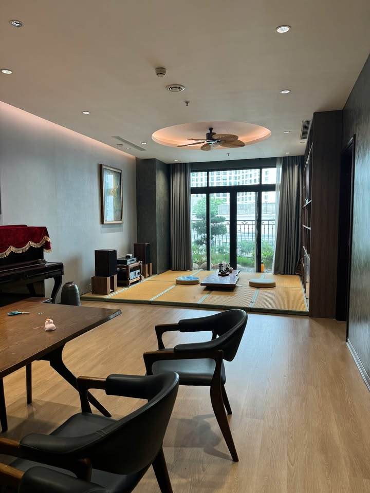 Căn hộ Royal City Thanh Xuân 124m² giá 16 tỷ - View đẹp, Full nội thất cao cấp!