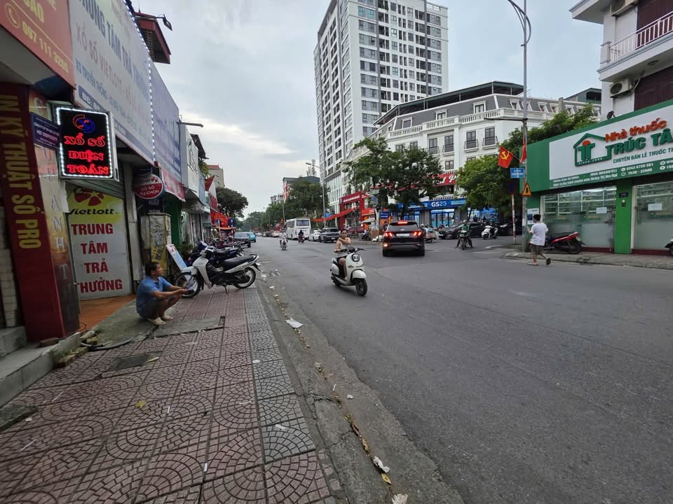 Cho thuê mặt bằng tầng 1 đường Nguyễn Sơn 30m² giá 11 triệu - Kinh doanh sầm uất!