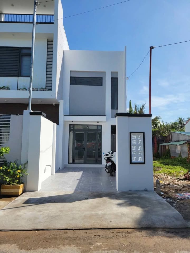 Nhà mặt tiền Trần Hưng Đạo, 107m² giá 1.8 tỷ - Tặng iPhone 17 Pro Max cho khách chốt sớm!