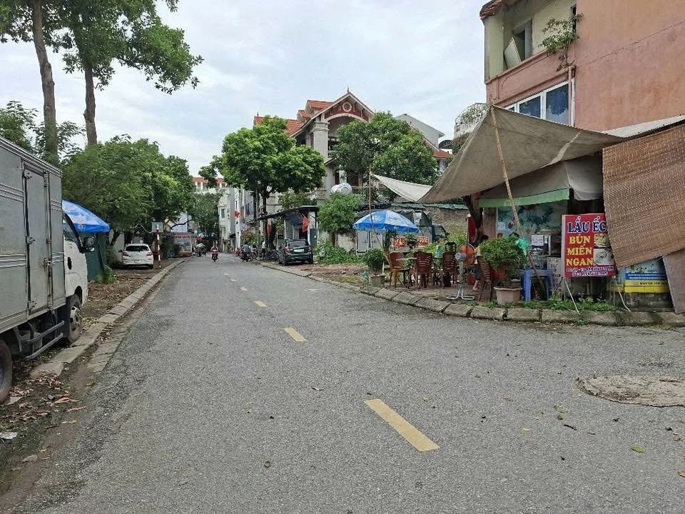 Bán đất tặng nhà 3 tầng tại Việt Hưng, Long Biên 84m² giá 20.8 tỷ - Đầu tư sinh lời cao!