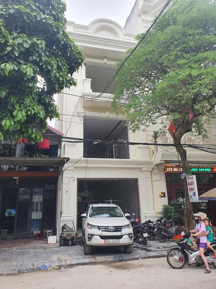 Nhà Phố Nam Quan 220m² giá thỏa thuận - Thiết kế hiện đại, sẵn sàng kinh doanh!