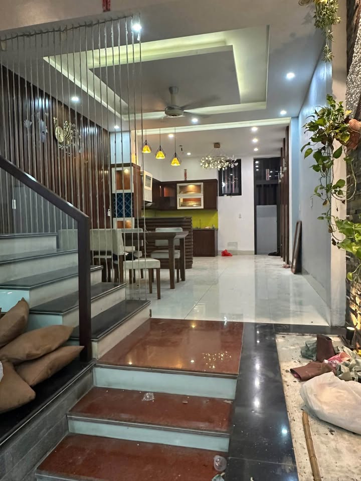 Nhà 4 Tầng Đường Đốc Đen, Thái Bình 75m² giá 6 tỷ - Chính chủ bán gấp!