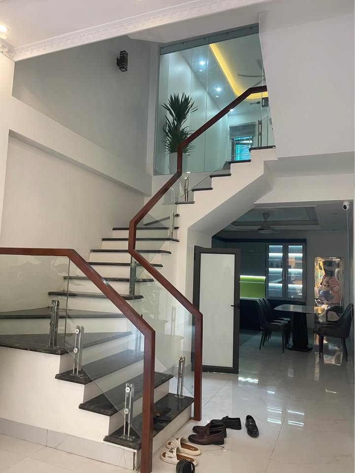 Nhà đẹp 4,5 tầng tại Kỳ Bá, Thái Bình - Giá chỉ 4 tỷ!