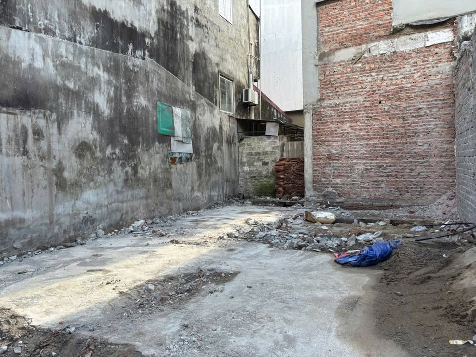 Đất nền Ninh Bình 42m² giá 2.5 tỷ - Đối diện chợ, tiện ích đầy đủ!