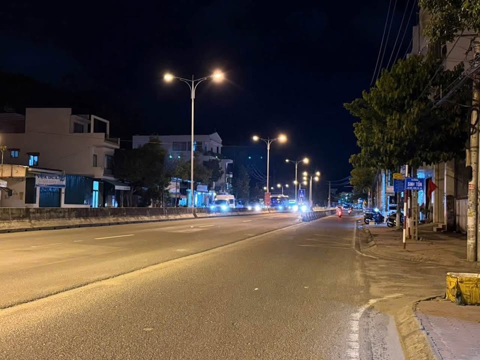 Nhà mặt tiền Nguyễn Tất Thành, Phước Đồng, Nha Trang 75m² giá 5.3 tỷ - Vị trí đắc địa gần cầu Bình Tân!