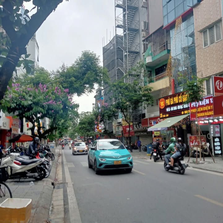 Bán Tòa Nhà Văn Phòng 9 Tầng Mặt Đường Bưởi, Ba Đình 100m² - Doanh Thu 150 triệu/tháng!