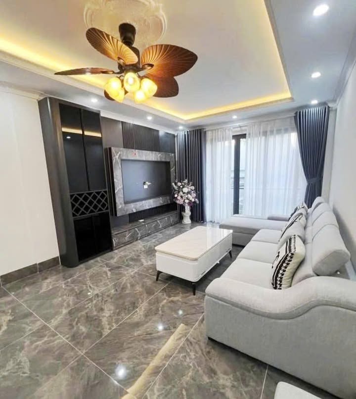 Nhà 7 tầng Phương Canh 39m² giá 7 tỷ - Ô tô đỗ cổng, an ninh tốt!