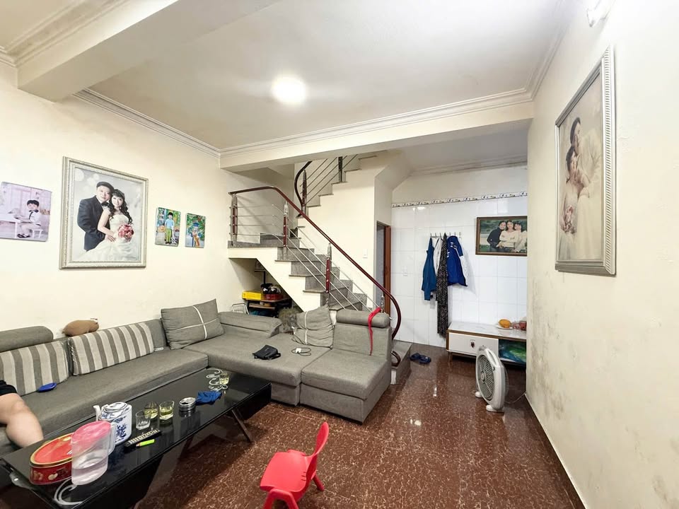 Nhà 2 tầng phố Cát Dài 38m² giá 2.15 tỷ - Sẵn sàng cho chủ mới!