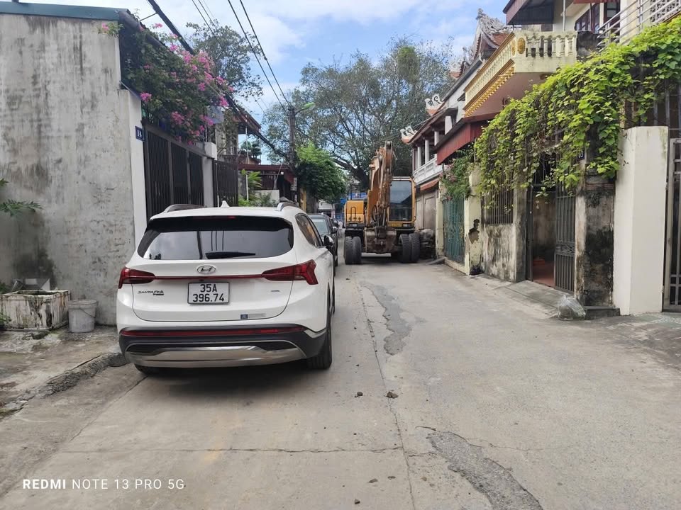 Bán đất tặng nhà cấp 4 tại Ngõ 497 Nguyễn Công Trứ, Ninh Bình - Mặt tiền 5m, nở hậu 6.1m!