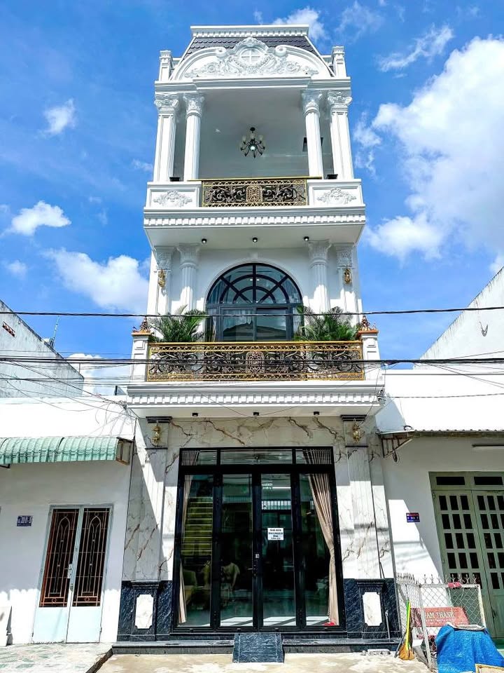 Nhà trệt 2 lầu mặt tiền Ngô Thì Nhậm, Tân An, Cần Thơ - Giá 5.099 tỷ, đầy đủ nội thất!