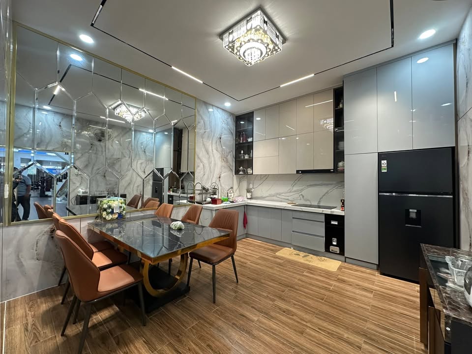 Nhà riêng Đặng Văn Bi, Thủ Đức 200m² giá 19.99 tỷ - Đầu tư sinh lời lý tưởng!