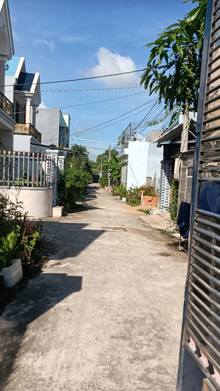 Nhà 2 tầng tại Long Trạch, Cần Đước - Giá 2.35 tỷ, đầy đủ tiện nghi!