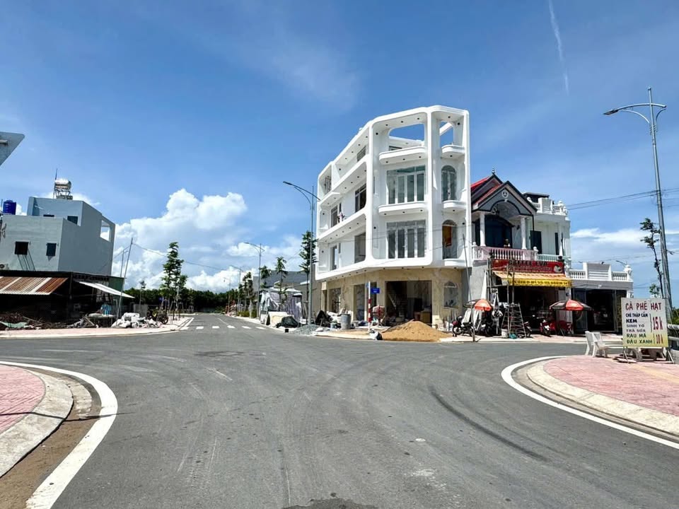 Đất tái định cư Tân Bửu Bến Lức 100m² giá 1.95 tỷ - Đường nhựa rộng rãi!