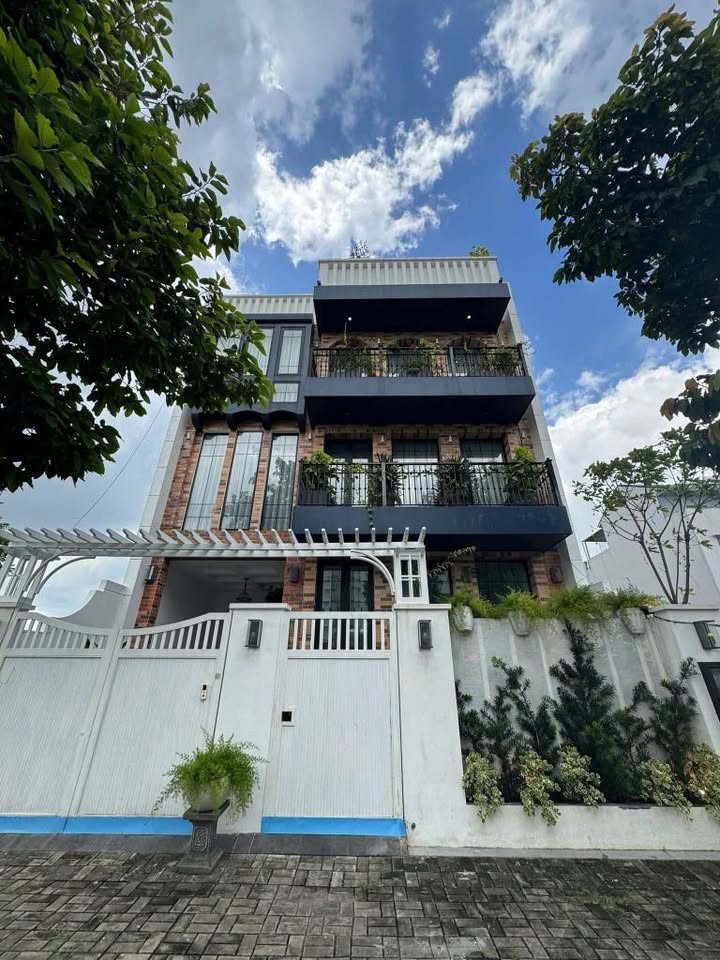 Nhà phố KDC Nam Phan, Phú Hữu, Quận 9, 162m² - Thiết kế siêu đẹp, nội thất xịn sò!