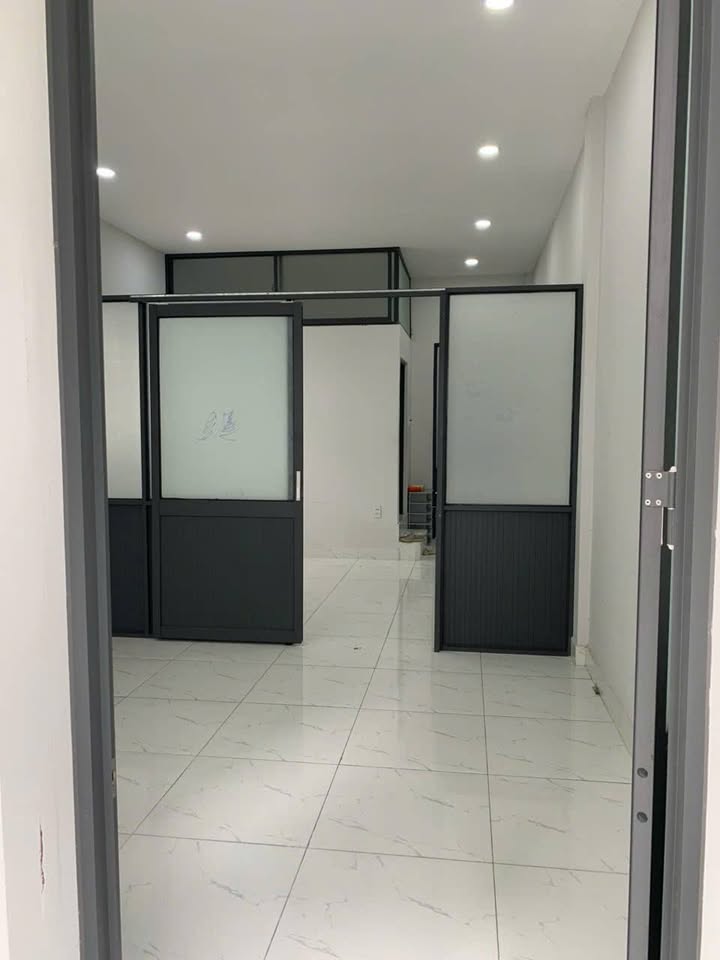 Chung cư Học Lạc, Q5 61m² giá 2 tỷ - Sổ hồng riêng, ban công rộng!