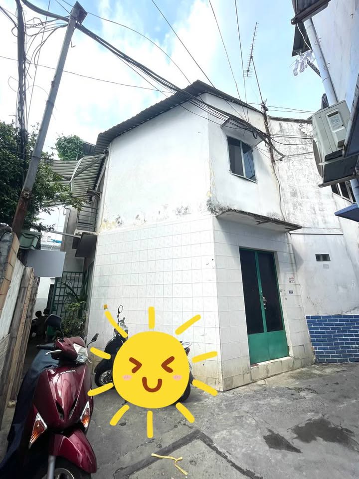 Nhà lô góc 2 mặt tiền Cách Mạng Tháng 8, Quận 3, 33m² - Kinh doanh sầm uất!