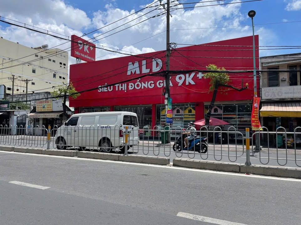 Cho thuê nguyên căn mặt tiền Lê Văn Quới Bình Tân 638m² giá 190 triệu/tháng - Kinh doanh thuận lợi!