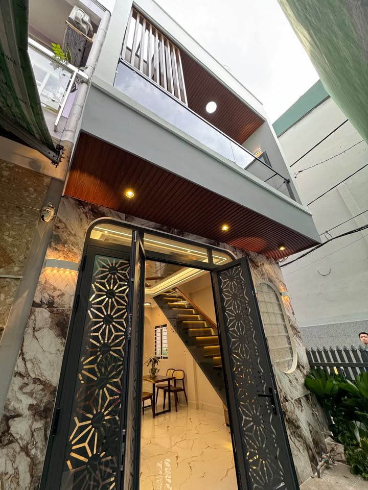 Nhà đẹp Tân Hóa, Quận 6 - 41m² chỉ 5.9 tỷ - Ô tô đỗ cửa, lô góc mát mẻ!