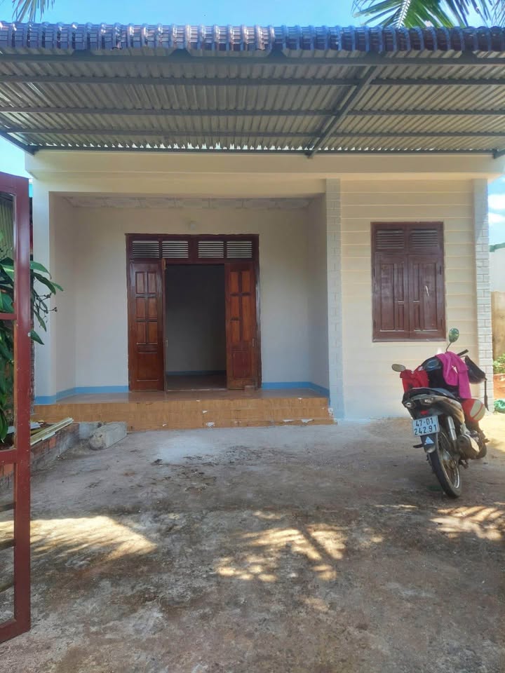 Nhà phố đẹp tại thị trấn Ea Drăng 244.8m² giá 1.8 tỷ - Sẵn sàng vào ở!