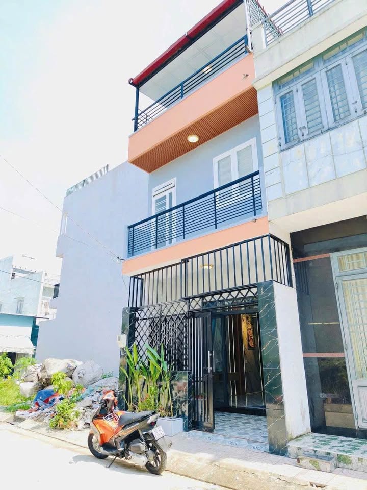 Nhà 3 tầng Hẻm 114 Ngô Chí Quốc 55m² giá 4.4 tỷ - Nội thất cao cấp, sẵn sàng vào ở!