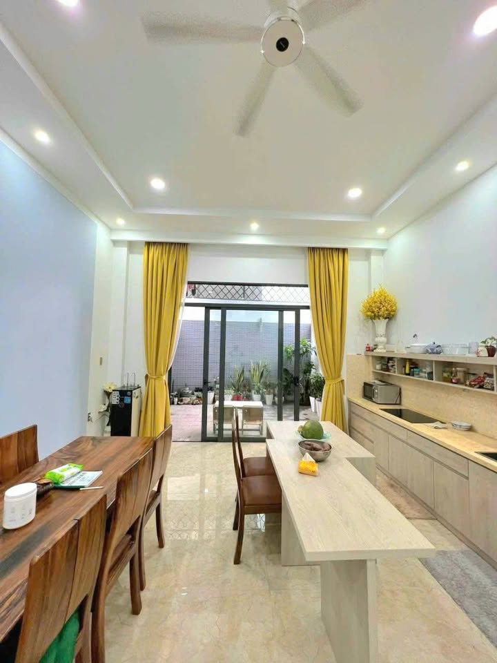 Nhà mặt tiền hẻm xe container Tân Phú 160m² giá 11.9 tỷ - Cơ hội đầu tư tuyệt vời!